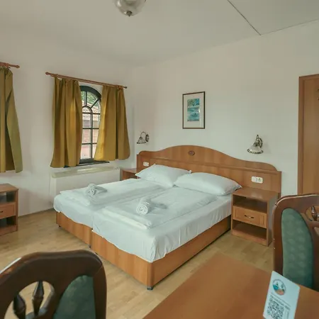 Revkapu Panzio 3* Mohács