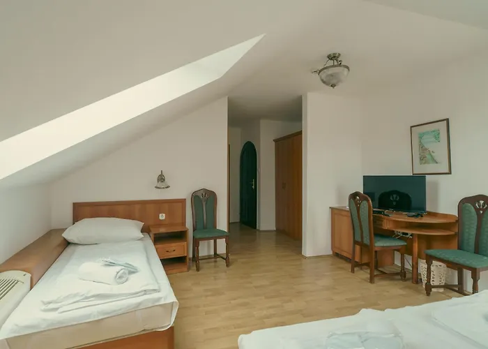 Révkapu Panzió Bed & Breakfast