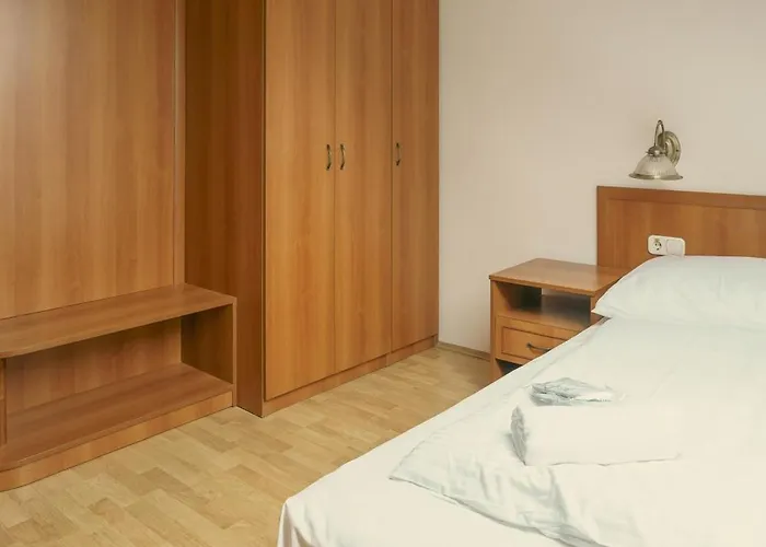 Révkapu Panzió Bed & Breakfast