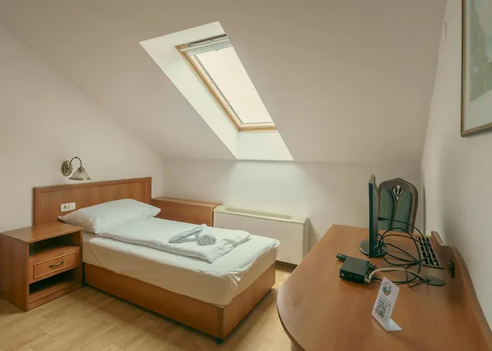 Révkapu Panzió Bed & Breakfast